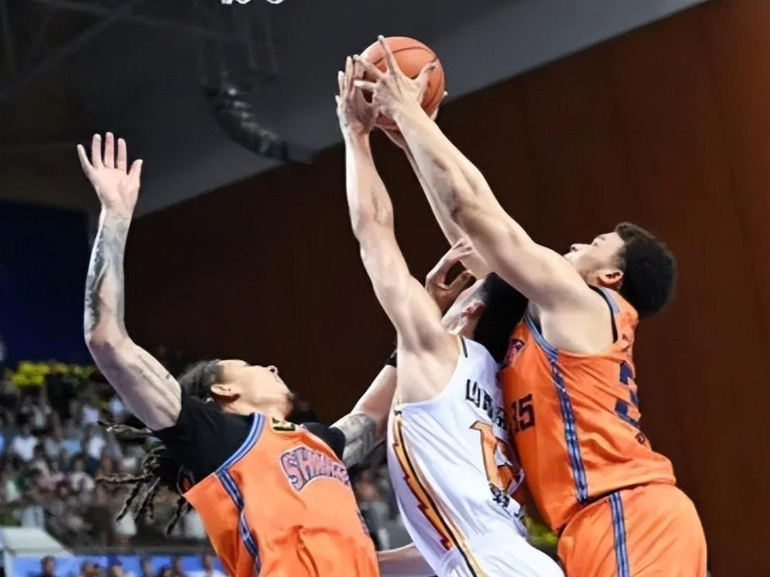 pg电子-防守反击技术提升，球队稳固实力攻击对手