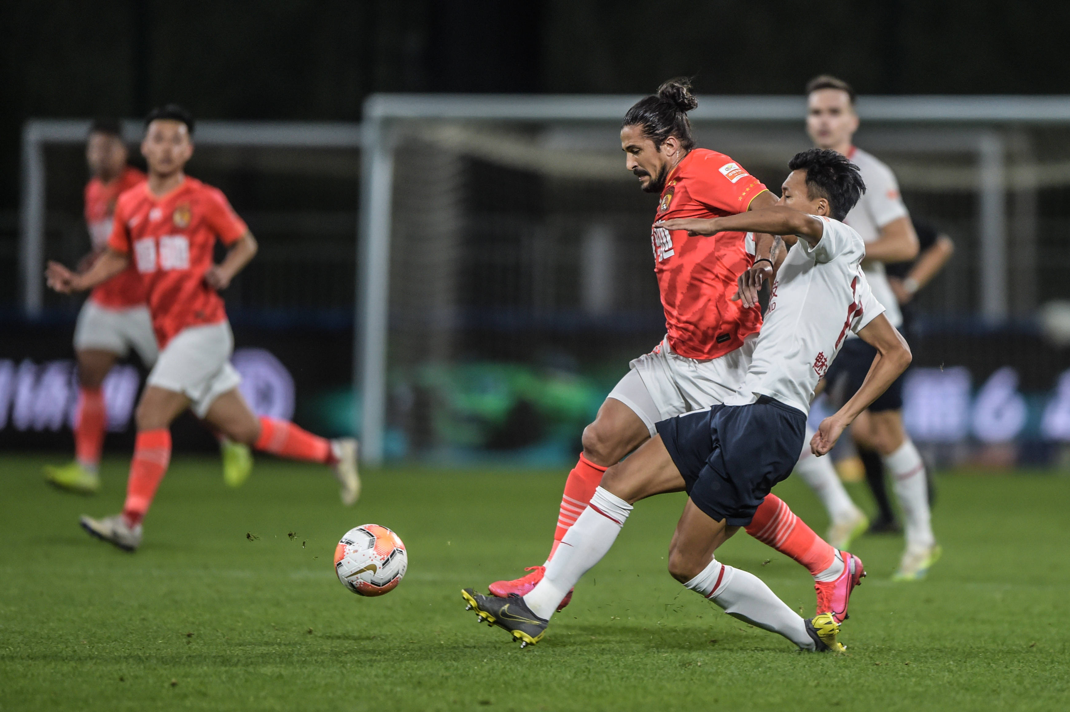 pg电子-深圳佳兆业主力中场连场进球，助球队获胜的简单介绍